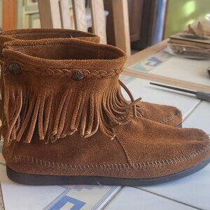 Super Cute MInnetonka ankle boots